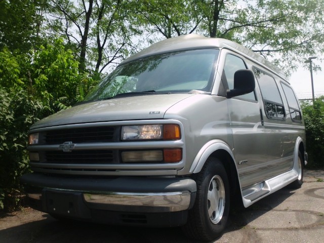 Chevrolet Van 2000