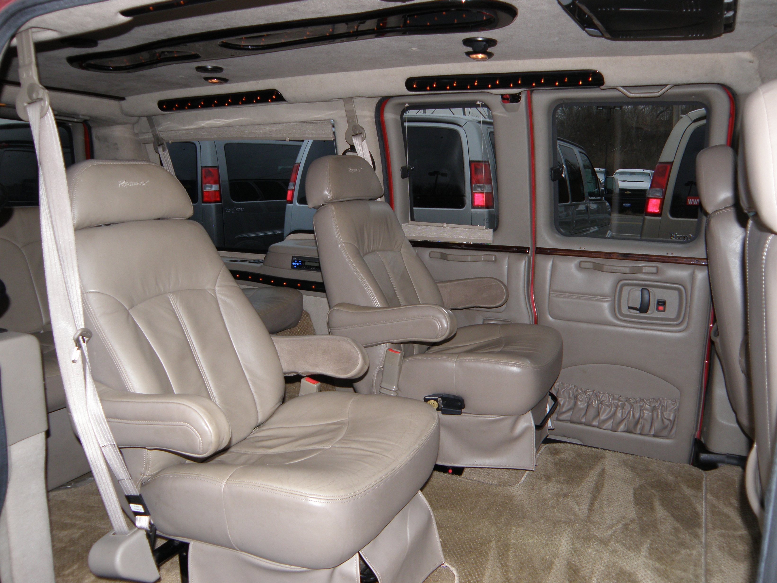 Chevrolet Van Express 2000