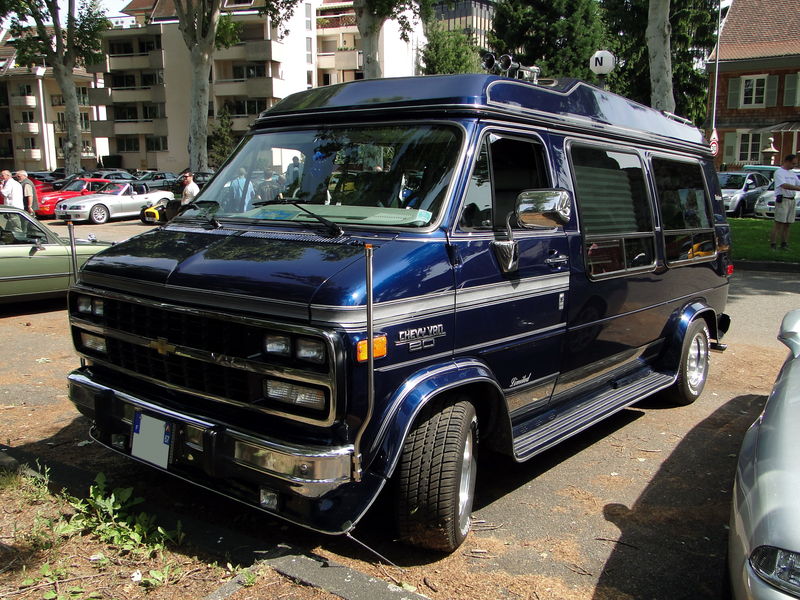Chevrolet Van V8