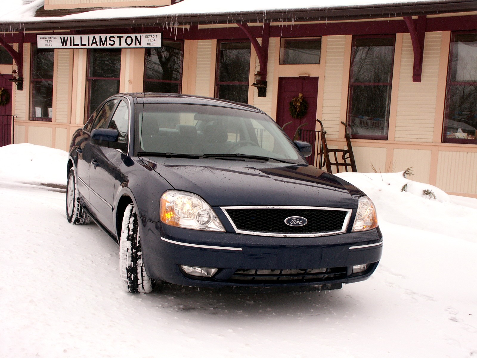 Ford 500 Sedan