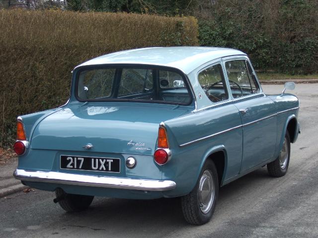 Ford Anglia 105e