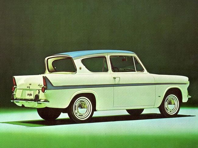 Ford Anglia 105e