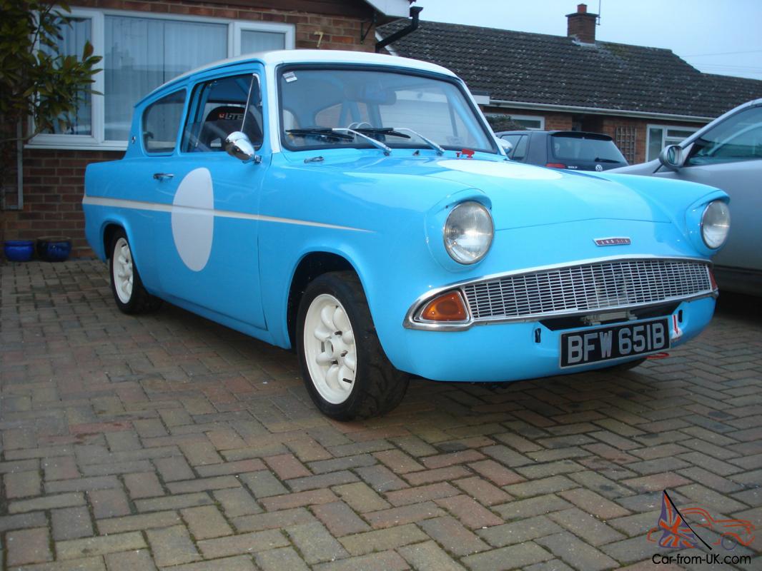 Ford Anglia Super
