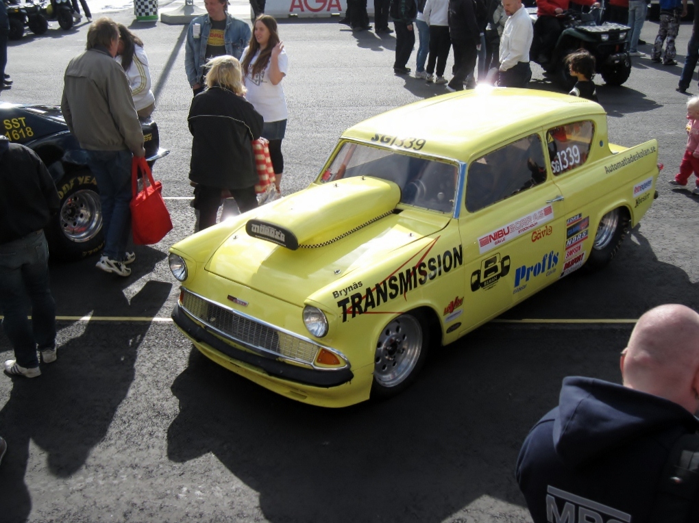 Ford Anglia V8