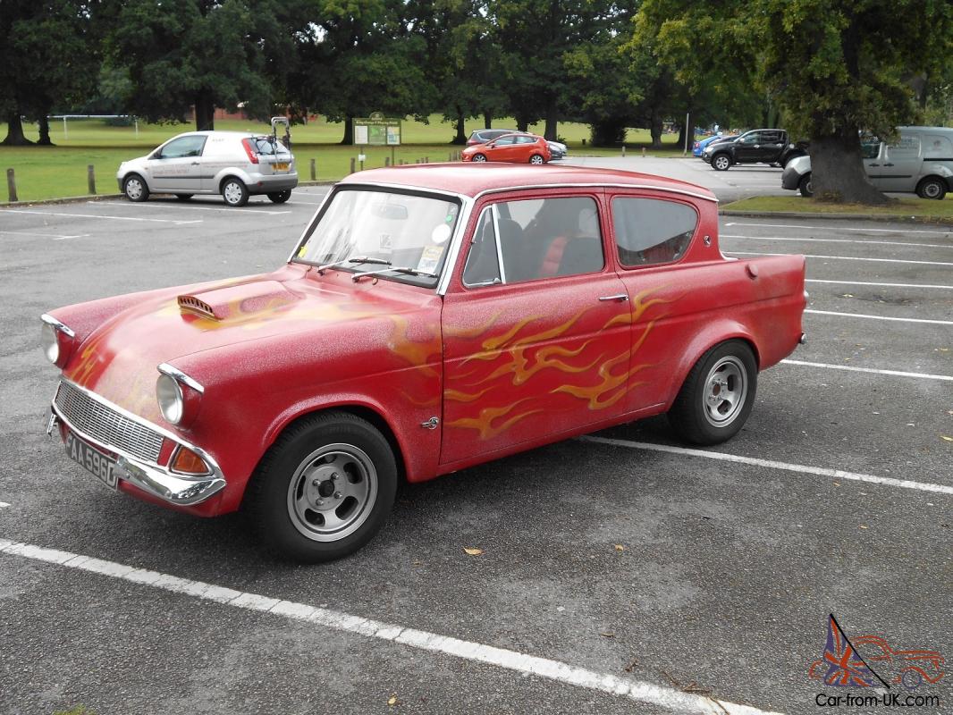 Ford Anglia V8