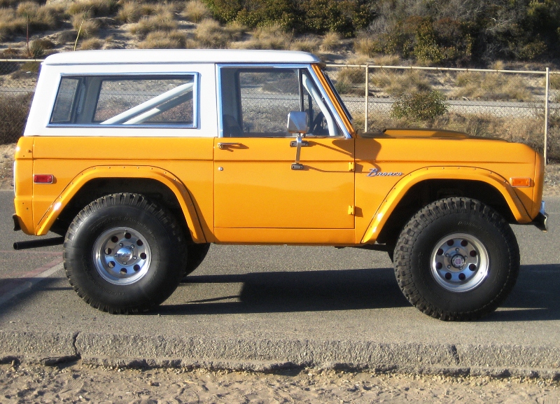 Ford Bronco orange