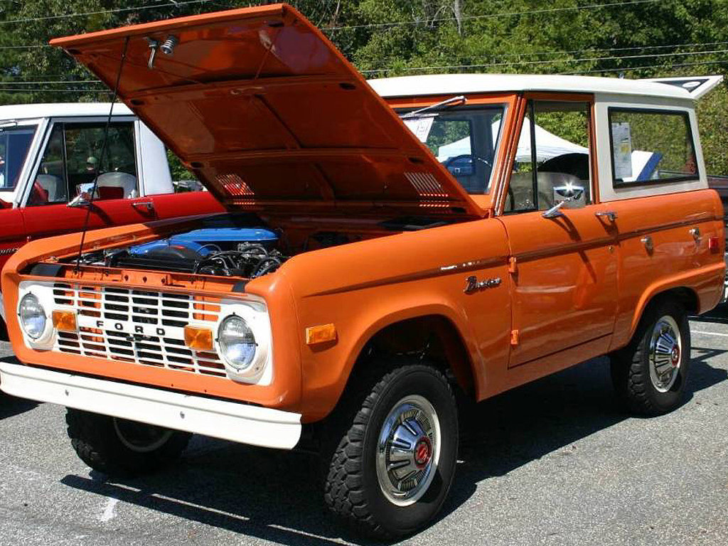 Ford Bronco orange