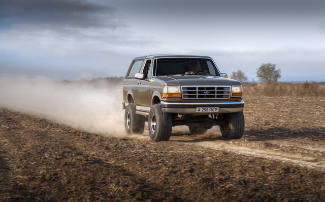 Ford Bronco V8