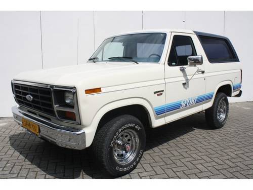 Ford Bronco V8