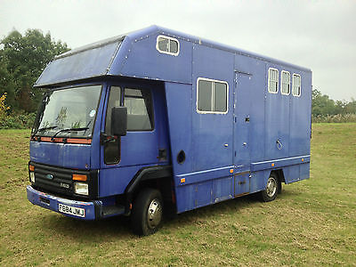 Ford Cargo 0813