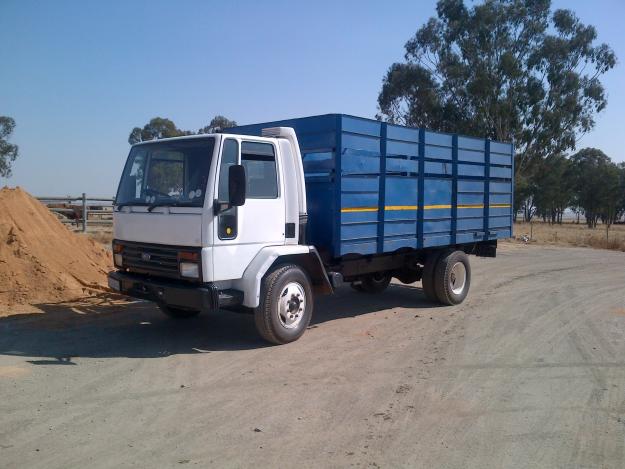 Ford Cargo 0813