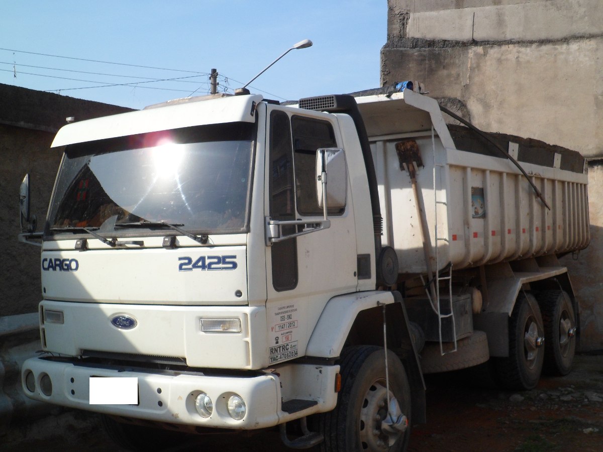 Ford Cargo 2425