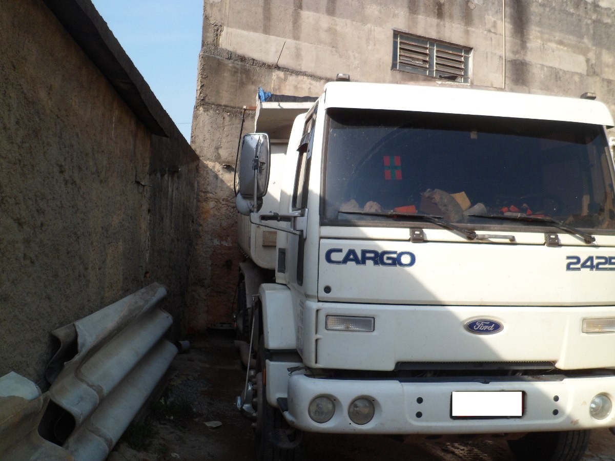 Ford Cargo 2425
