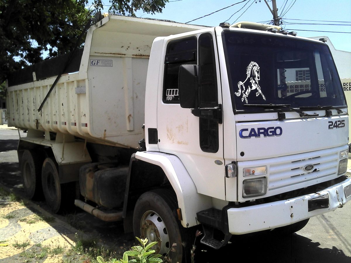 Ford Cargo 2425