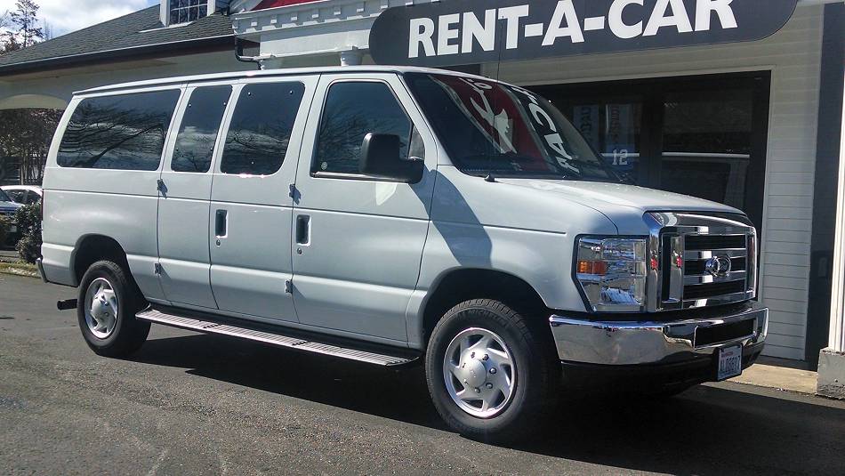 Ford Club Wagon 12 Seater