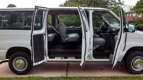 Ford Club Wagon 15 Passenger Van