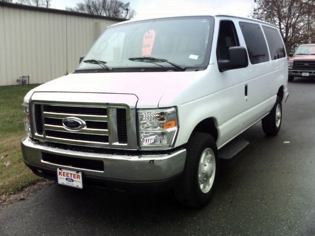 Ford Club Wagon 15 Passenger Van