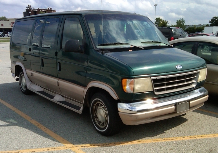Ford Club Wagon 2013