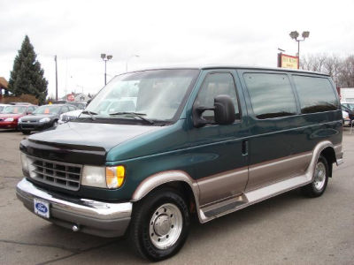 Ford Club Wagon Chateau