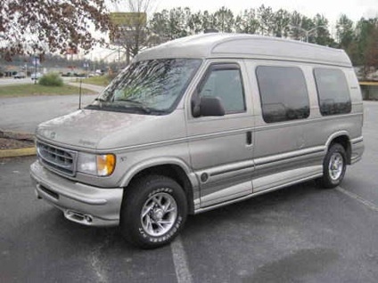 Ford Club Wagon Chateau