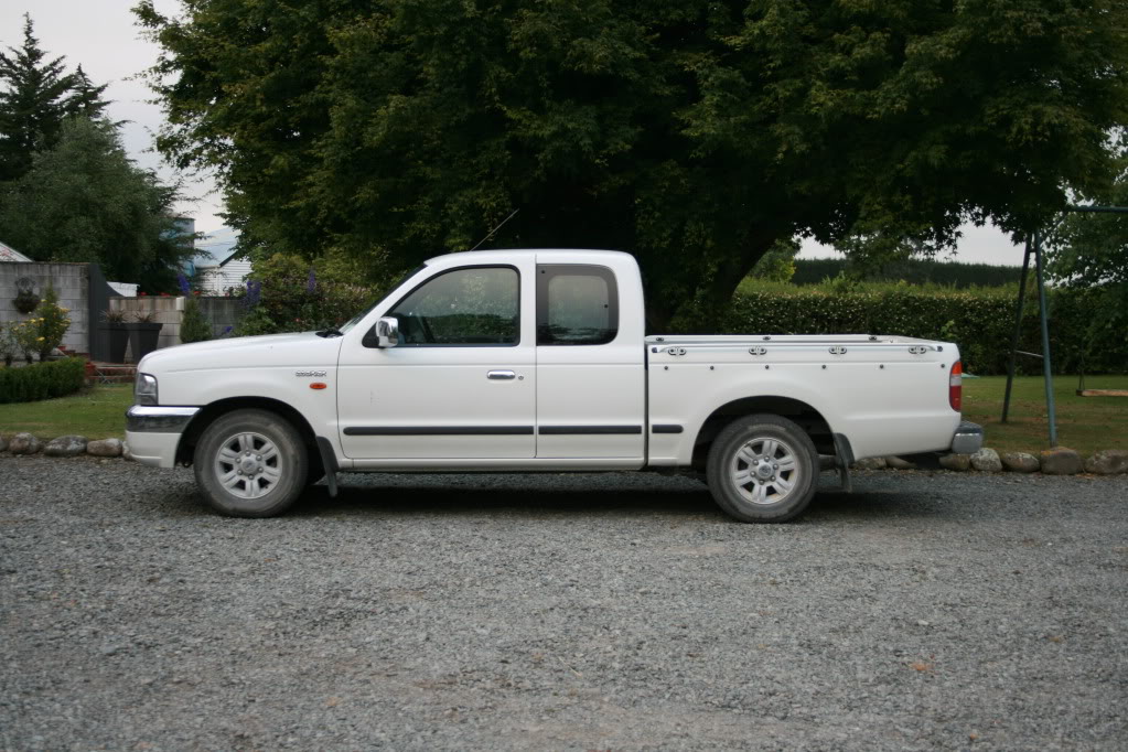Ford Courier 2004