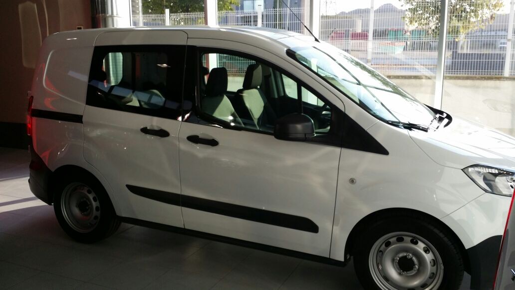Ford Courier Kombi
