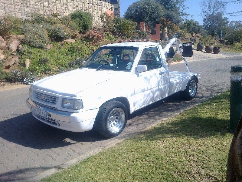 Ford Courier V8