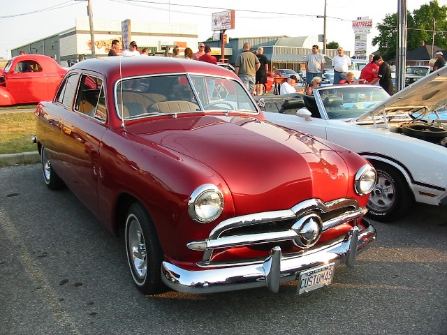 Ford Custom Deluxe