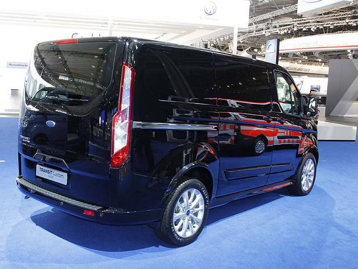 Ford Custom Sport