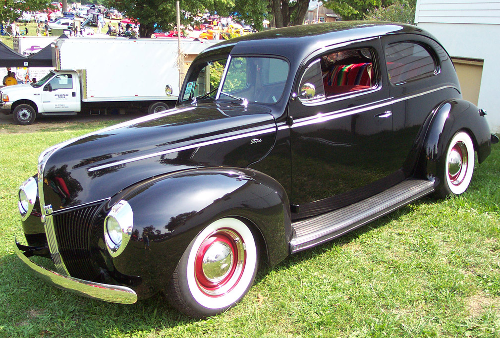 Ford De Luxe