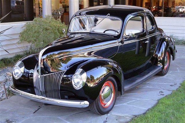 Ford De Luxe