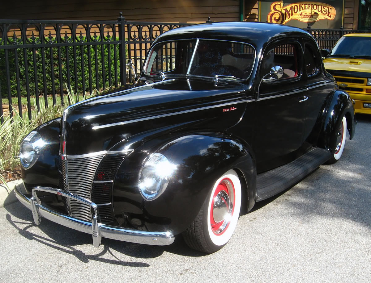 Ford De Luxe