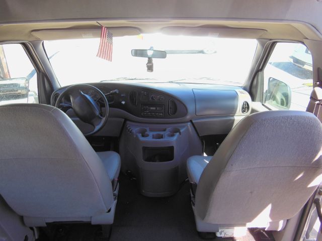 Ford E-150 Wagon
