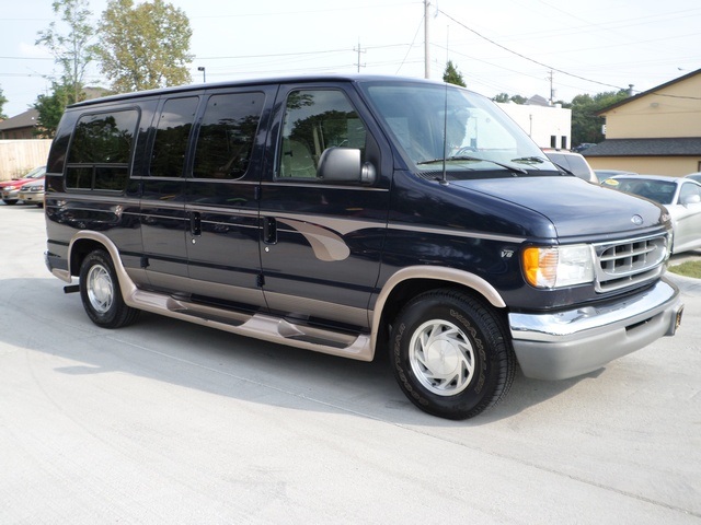 Ford E-150 Wagon
