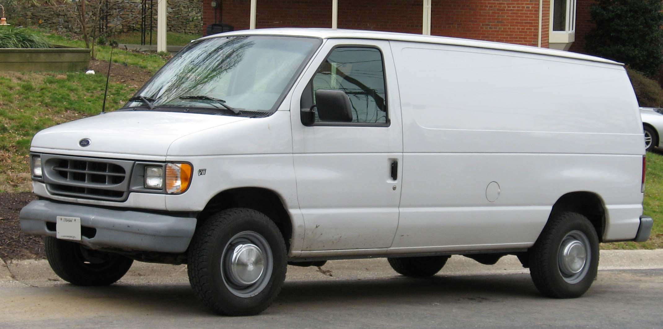 Ford E-150 Wagon
