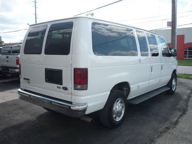 Ford E350 15 Passenger Van