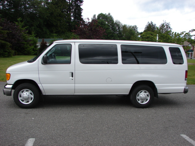 Ford E350 15 Passenger Van