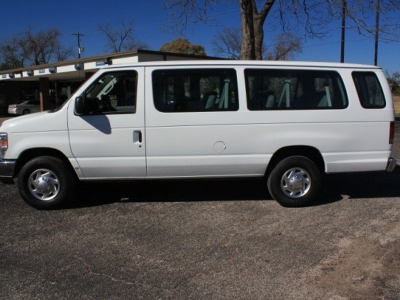 Ford E350 15 Passenger Van