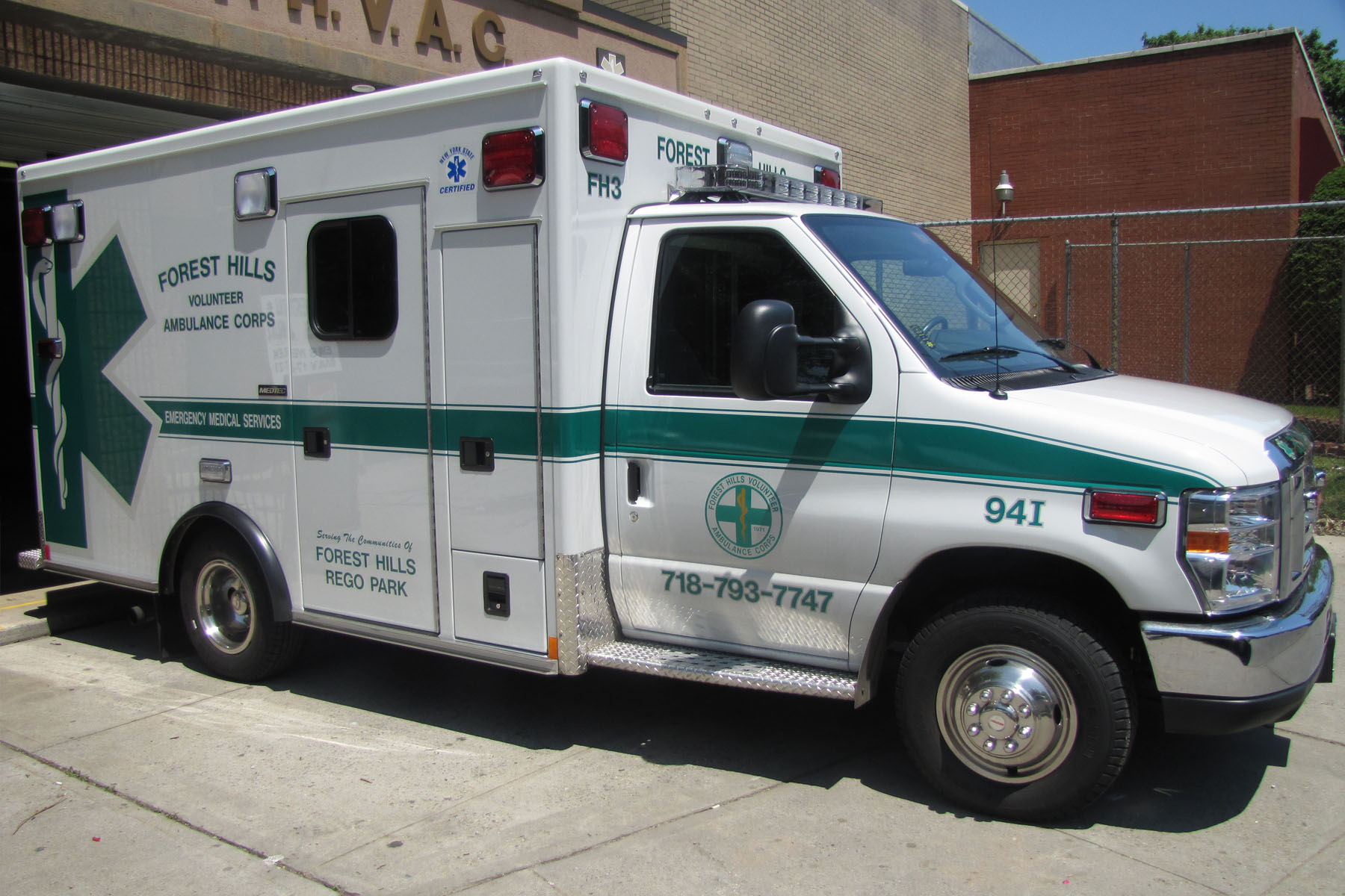 Ford E350 Ambulance