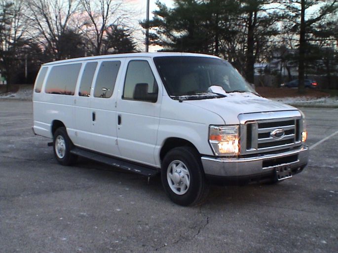 Ford E350 Xlt 15 Passenger Van
