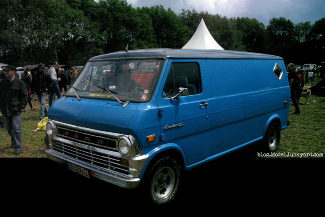 Ford Econoline 100