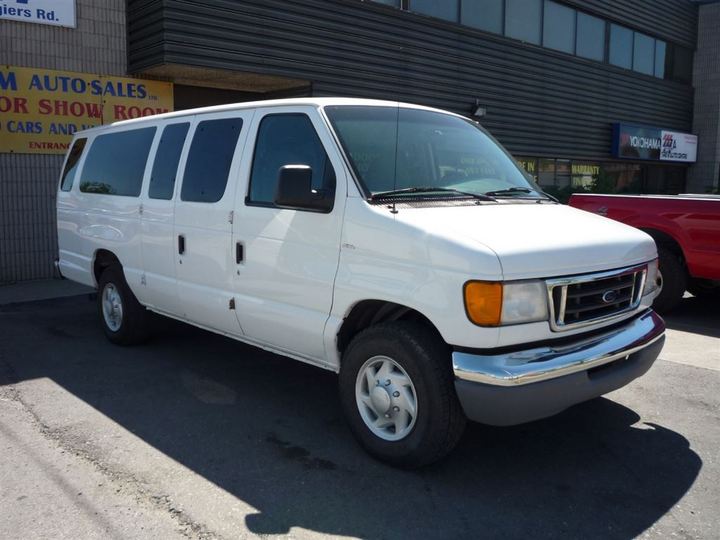 Ford Econoline 12 Passenger Van