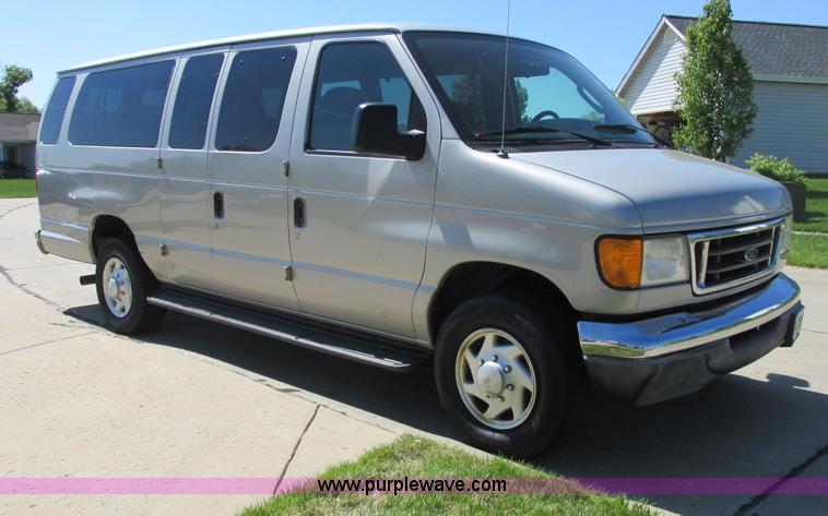 Ford Econoline 12 Passenger Van