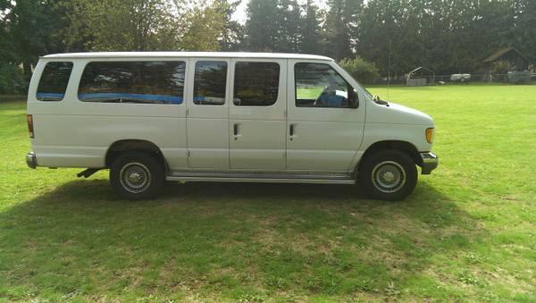 Ford Econoline 12 Seater