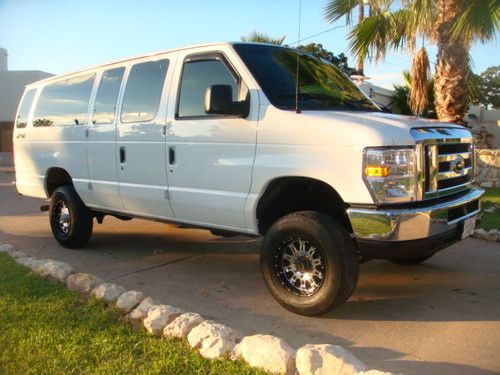 Ford Econoline 15 Passenger Van