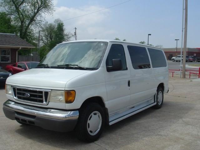 Ford Econoline 2000