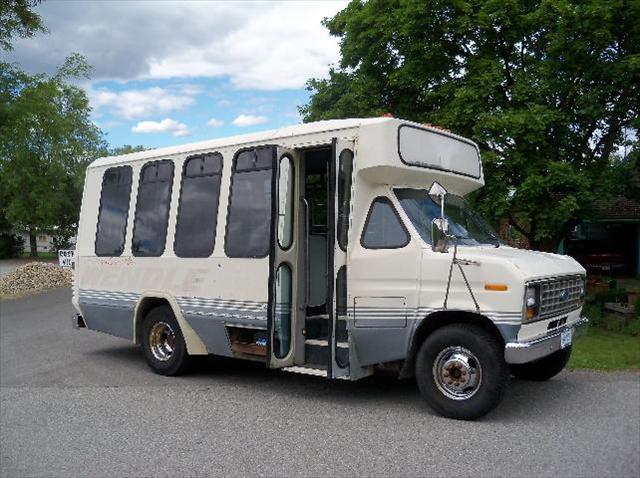 Ford Econoline Bus