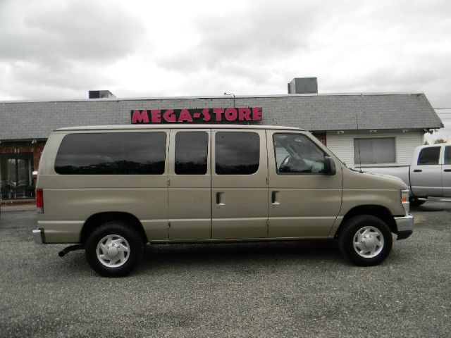 Ford Econoline E350 Passenger Van