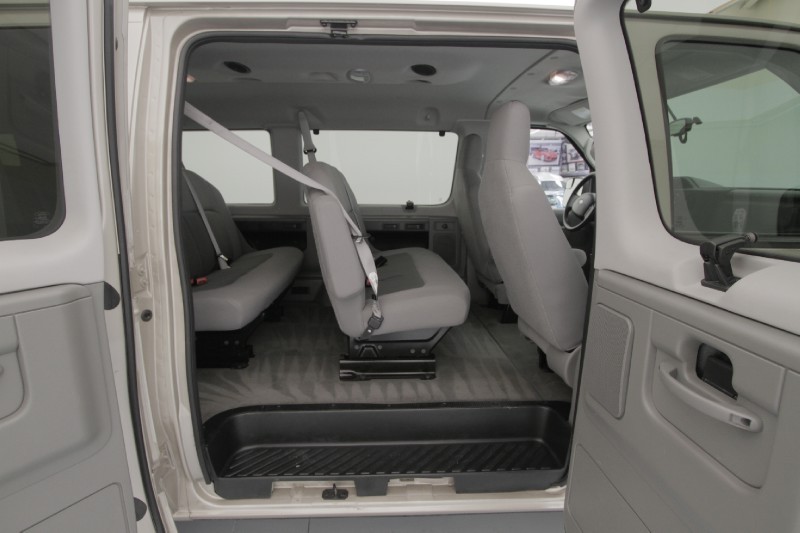 Ford Econoline E350 Passenger Van Ford Econoline E350 Passenger Van