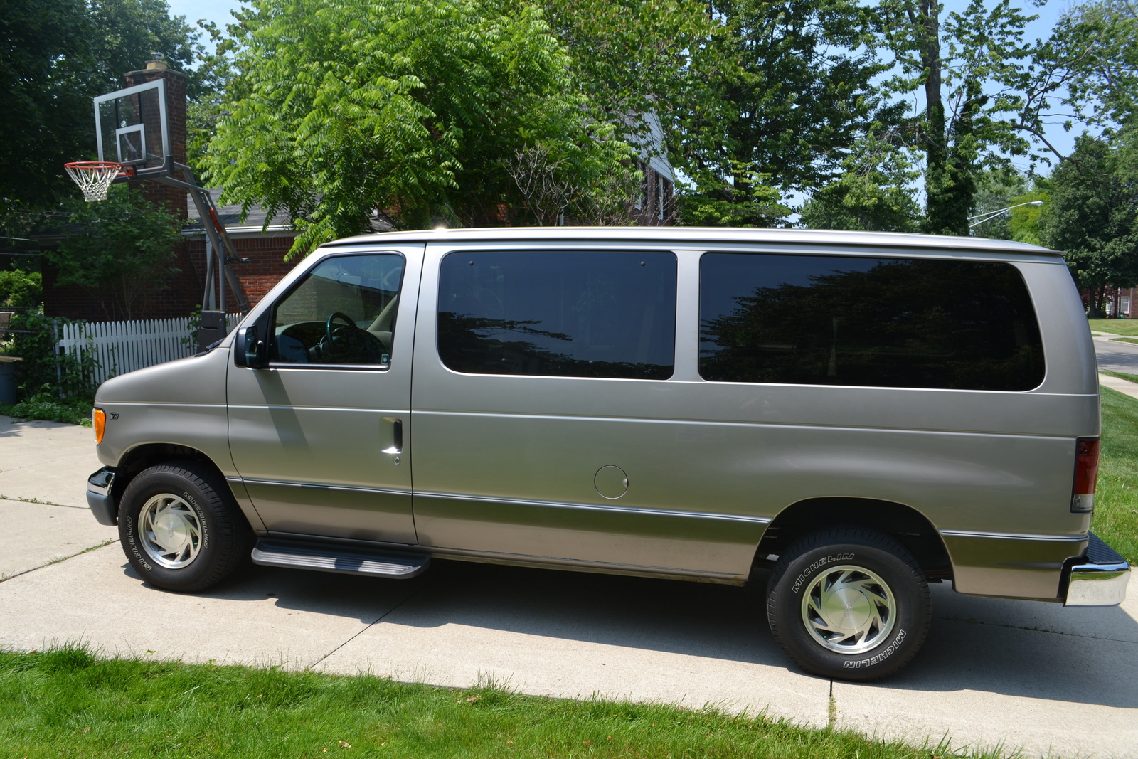 Ford Econoline Passenger Van Ford Econoline Passenger Van